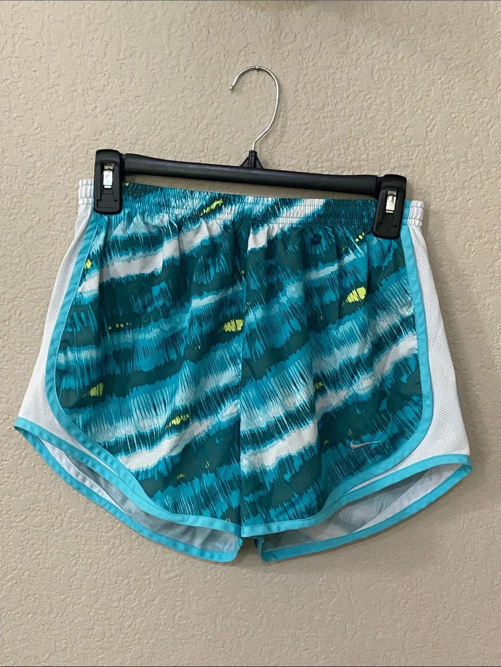 Nike Teal, White and Yellow Patterned Women’s Athletic Shorts. Size M